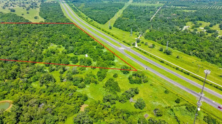 9667 Jimmy Phillips Boulevard, Angleton, TX 77515 - Image #3