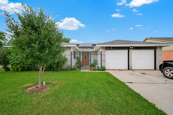 2719 Flintrock Circle, Houston, TX 77067