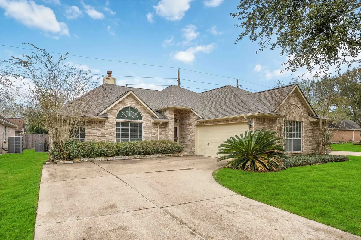 902 W Palmcrest Court, Pearland, TX 77584 - Image #1