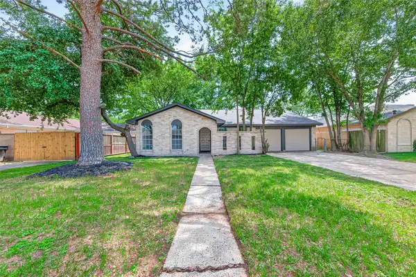 338 Coach Lamp Lane, Houston, TX 77060