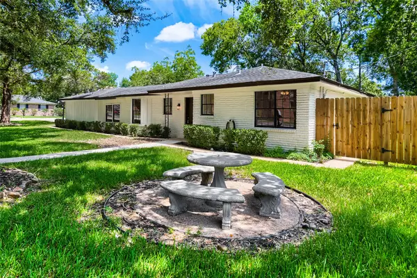 205 Morningside Drive, Friendswood, TX 77546