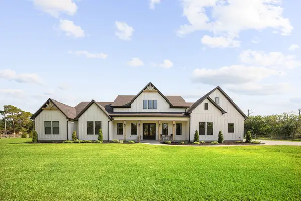 99 El Dorado Drive, Friendswood, TX 77546