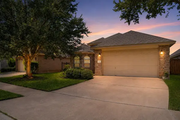 17 Red Oak Court, Lake Jackson, TX 77566