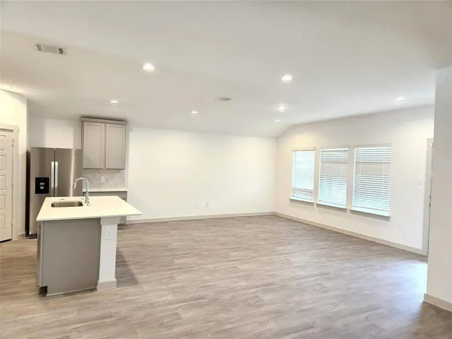 318 Serena Park Ln Lane, Rosharon, TX 77583 - Image #2