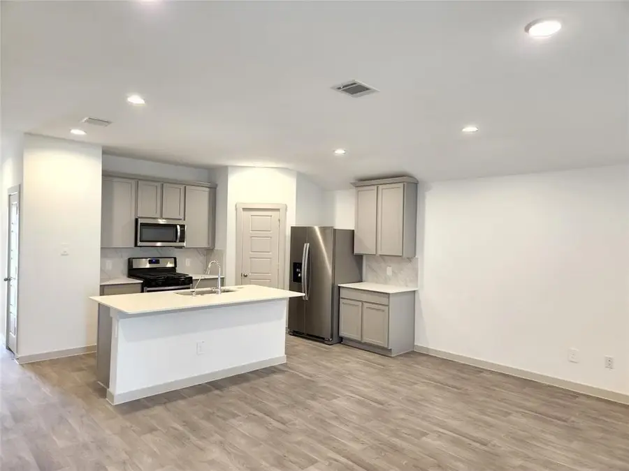 318 Serena Park Ln Lane, Rosharon, TX 77583 - Image #3