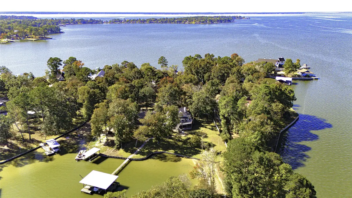 416 Island Dr, Livingston, TX 77351 - Image #1