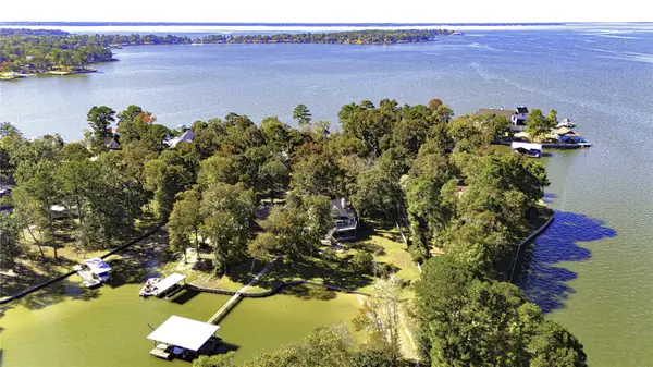 416 Island Dr, Livingston, TX 77351