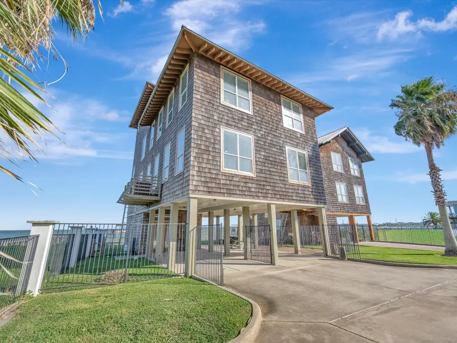 606 2nd St, Seabrook, TX 77586 - #2