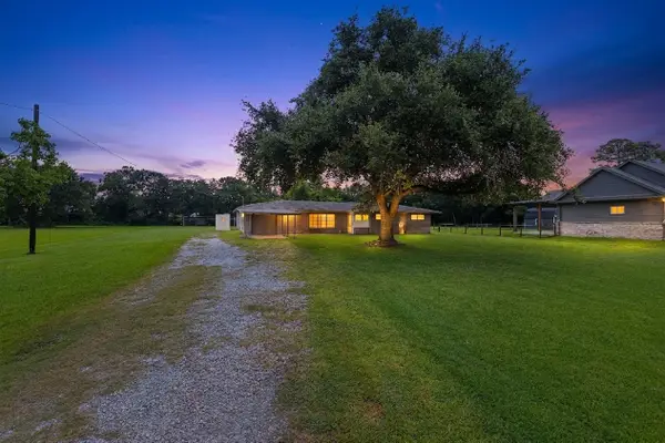110 Mustang Drive, Alvin, TX 77511