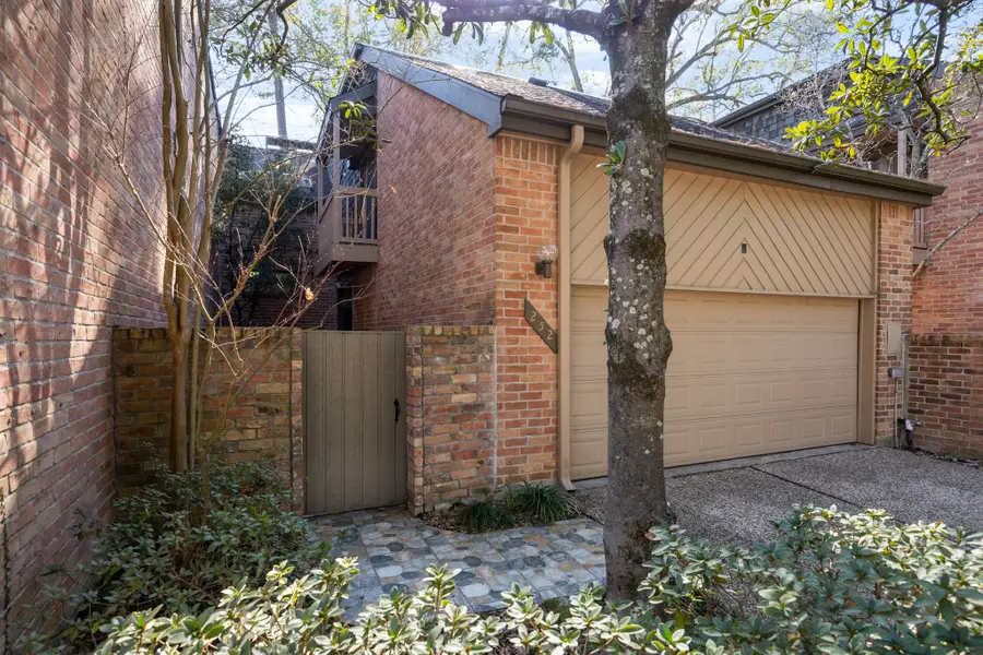 252 Sugarberry Circle, Houston, TX 77024 - Image #2