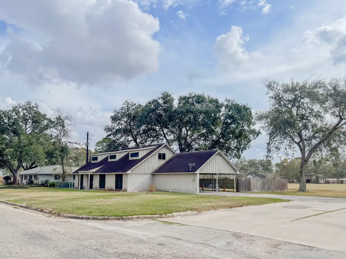 905 Center Street, El Campo, TX 77437 - #1