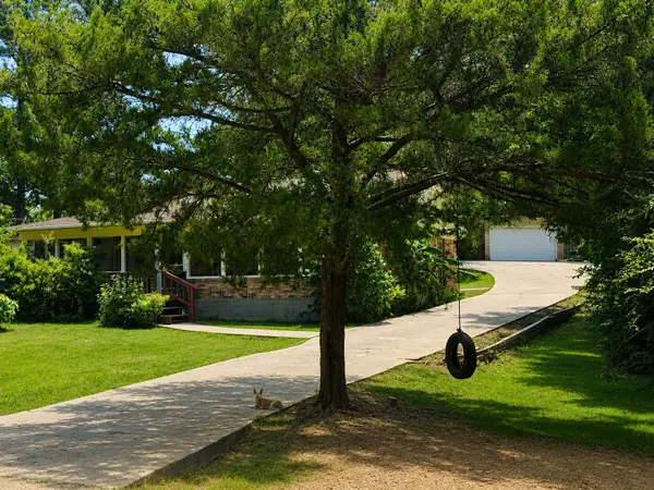 210 Holly Lake W, Livingston, TX 77351