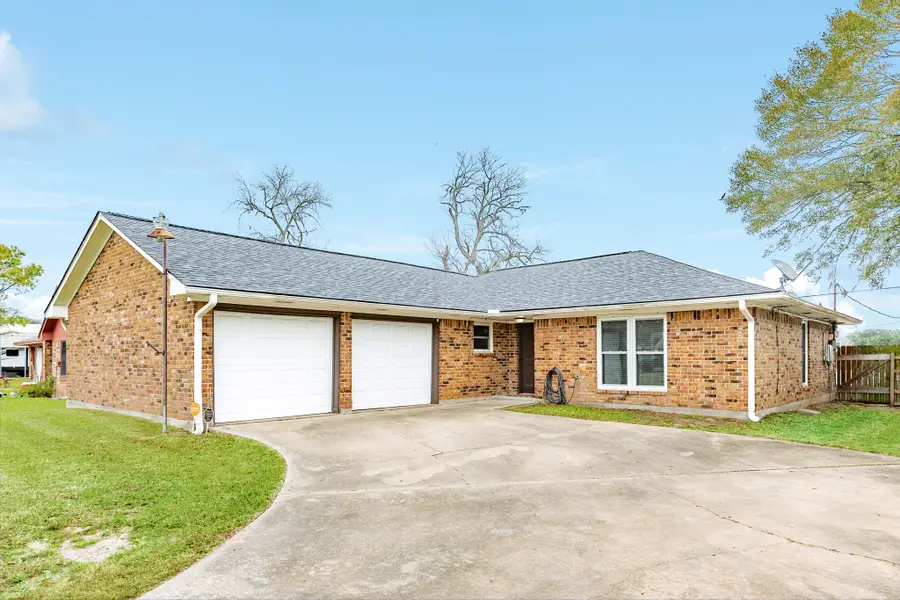 239 Lakewood Drive, Clute, TX 77531 - #2