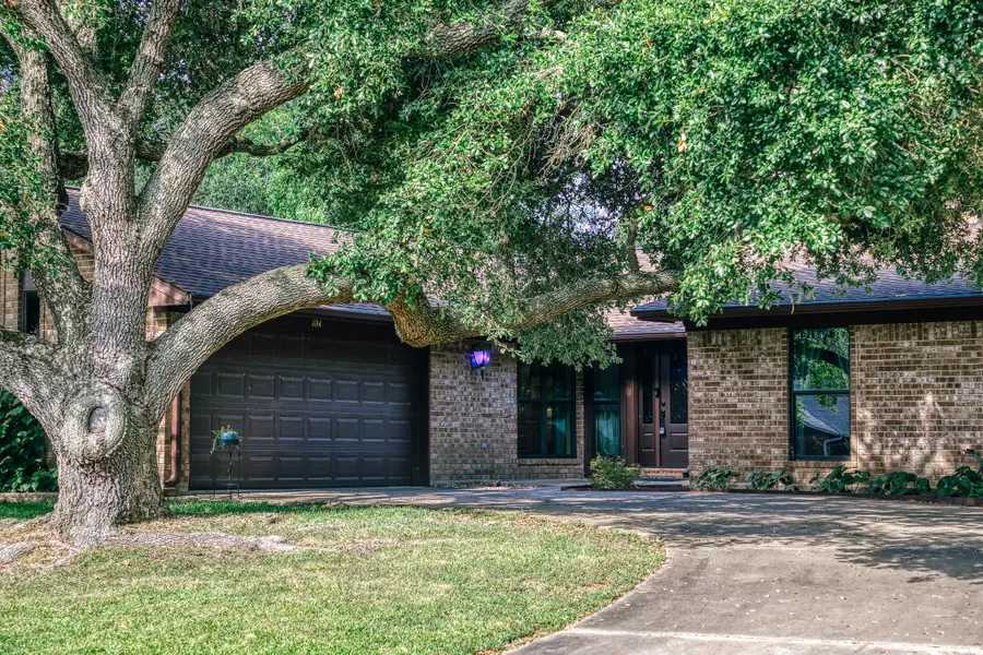 104 Machemehl Drive, Bellville, TX 77418 - #3