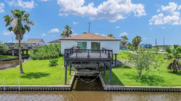 1571 Blue Water Drive, Freeport, TX 77541
