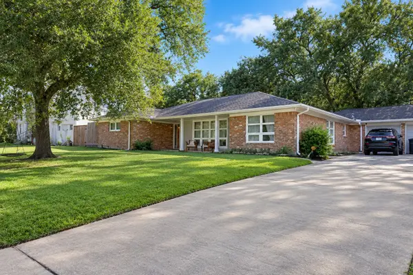 8426 Braes Boulevard, Houston, TX 77025