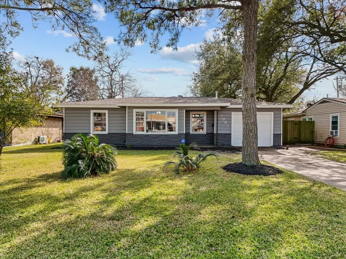 2001 5th Avenue N, Texas City, TX 77590 - #1