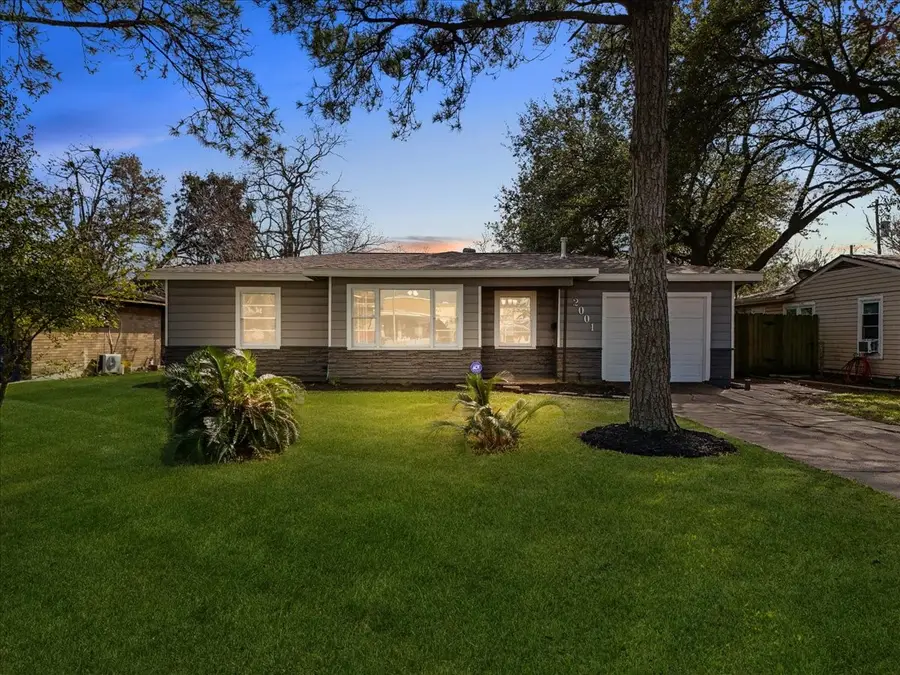 2001 5th Avenue N, Texas City, TX 77590 - #2