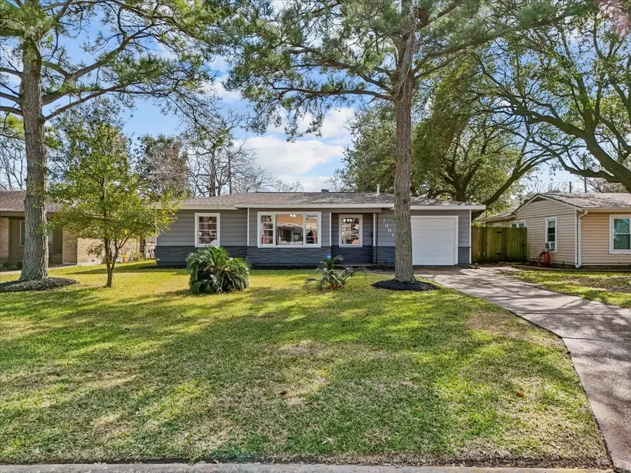 2001 5th Avenue N, Texas City, TX 77590 - #3