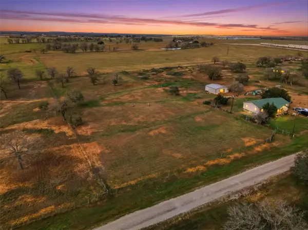 3 Oak Creek Street, Gonzales, TX 78629