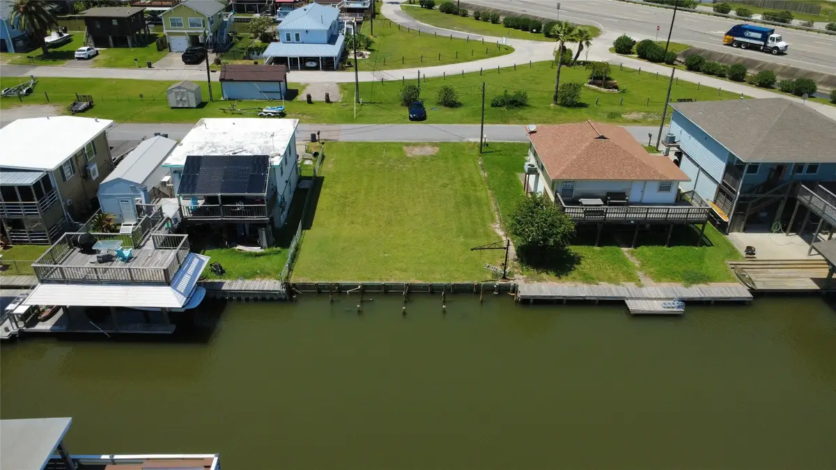 28 Lakeside Drive, Hitchcock, TX 77563 - #1