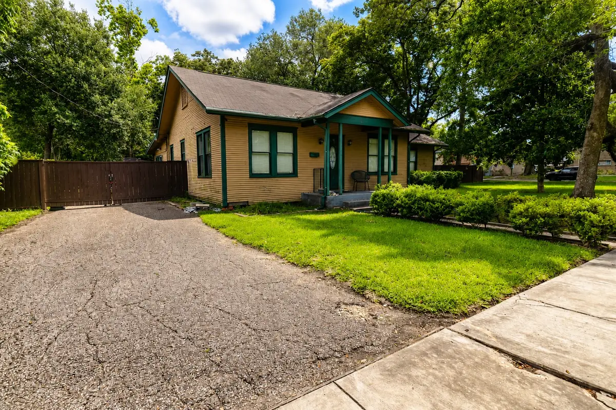 315 S Johnson Street, Alvin, TX 77511 - #1