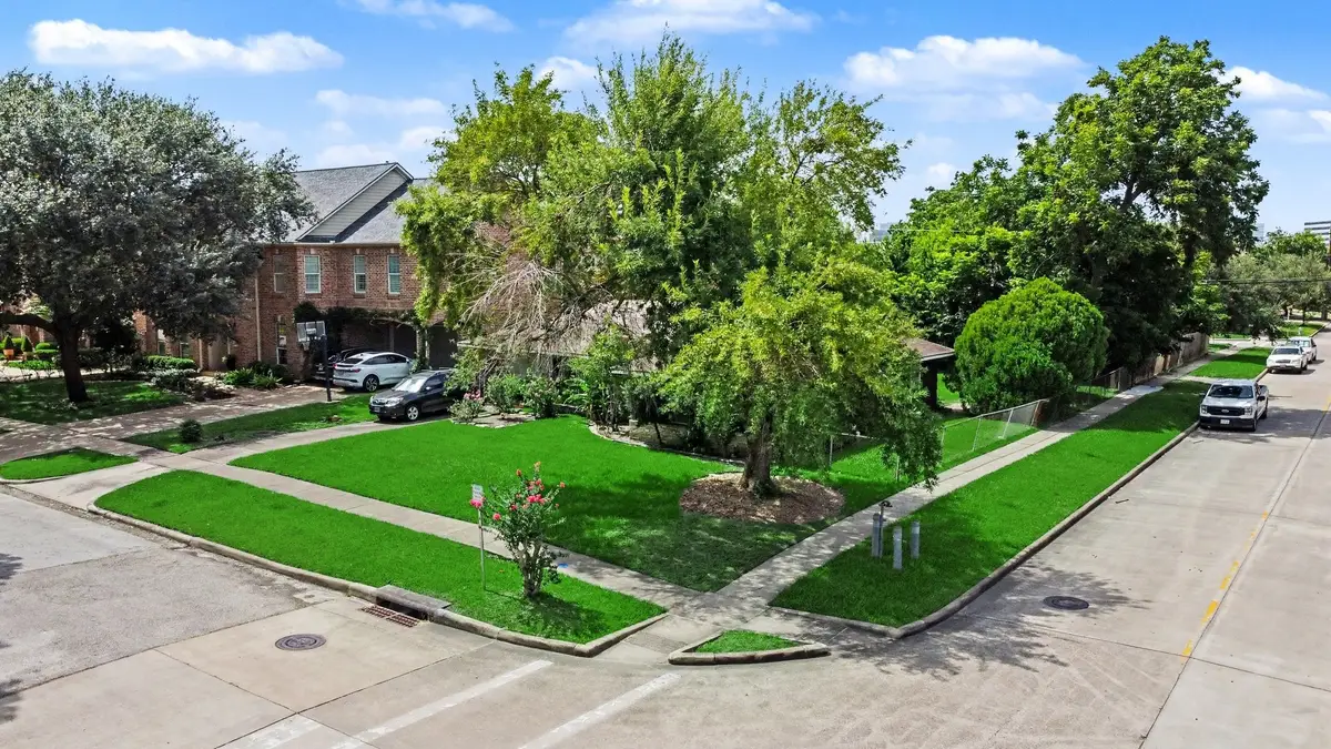4600 Pin Oak Lane, Bellaire, TX 77401 - #1