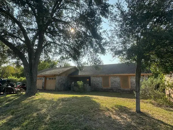 211 Avenue I, Alvin, TX 77511