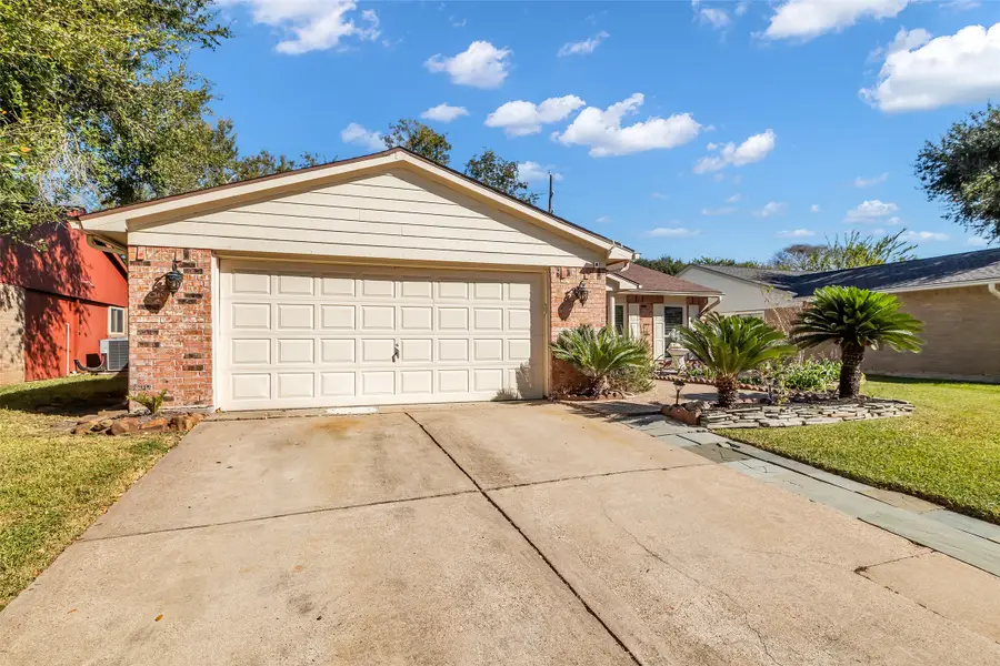 6803 Pickett Drive, Richmond, TX 77469 - Image #2
