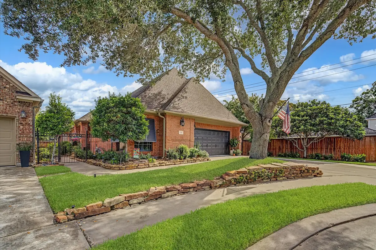 22 Red Oak Court, Lake Jackson, TX 77566 - #1