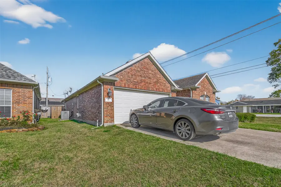 71 N Forrest Avenue, La Porte, TX 77571 - #2