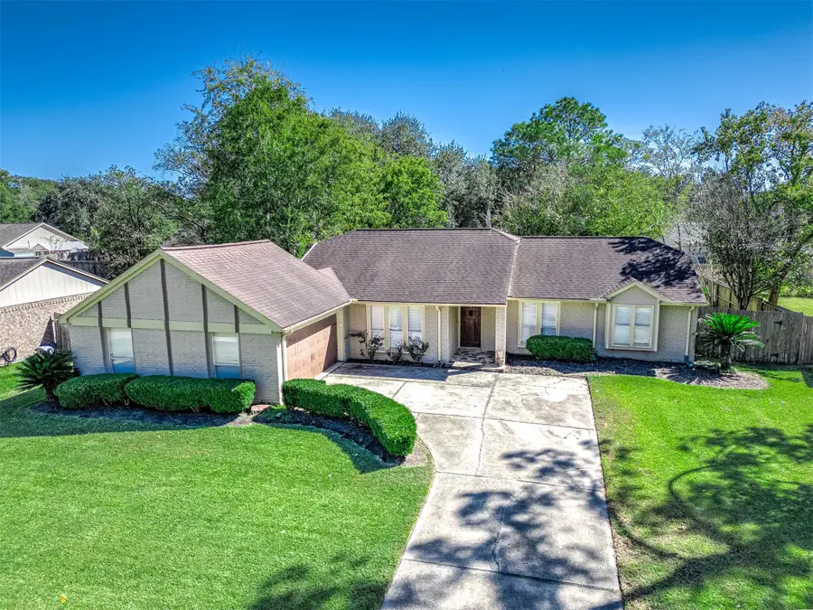 1114 W Castlewood Avenue, Friendswood, TX 77546 - Image #3