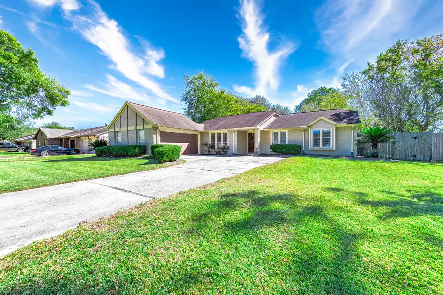 1114 W Castlewood Avenue, Friendswood, TX 77546 - Image #3