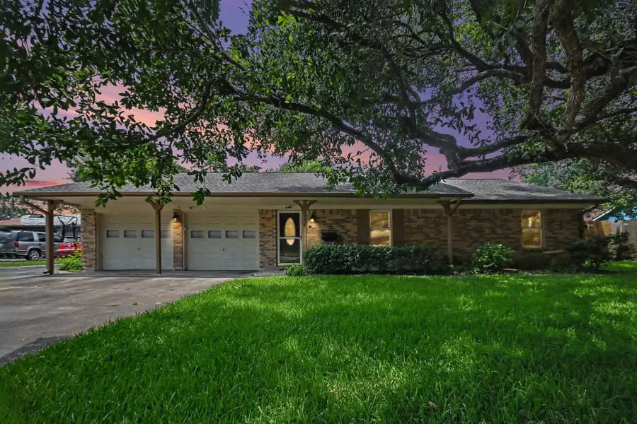 913 Cannan Drive, Angleton, TX 77515 - #2