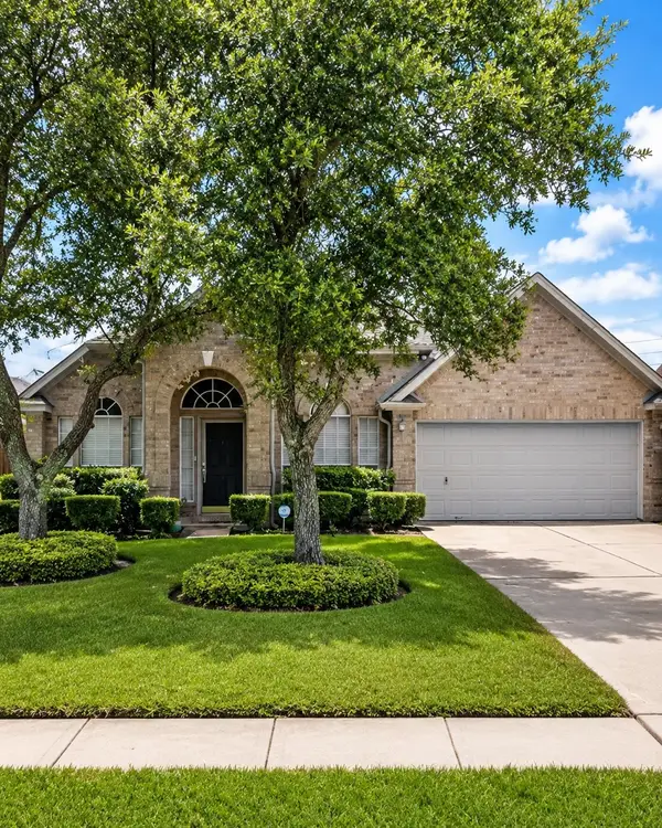 4602 W Thunderwood Circle, Fresno, TX 77545