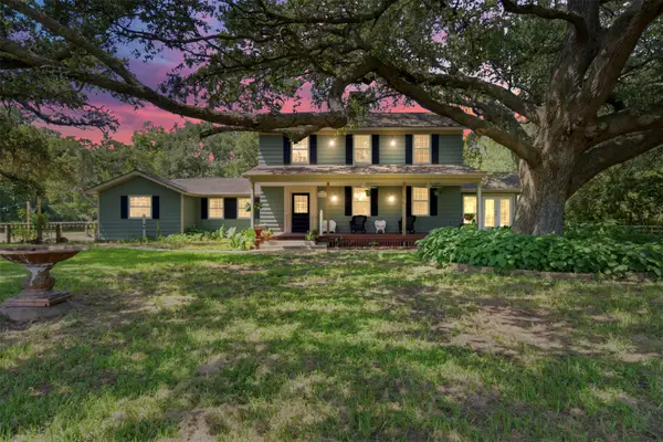 6998 Commander Roland Drive, Hitchcock, TX 77563