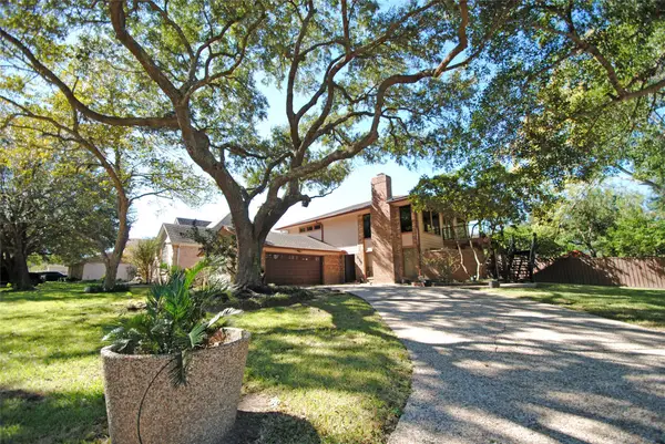 190 Dawns Edge Drive, Conroe, TX 77356