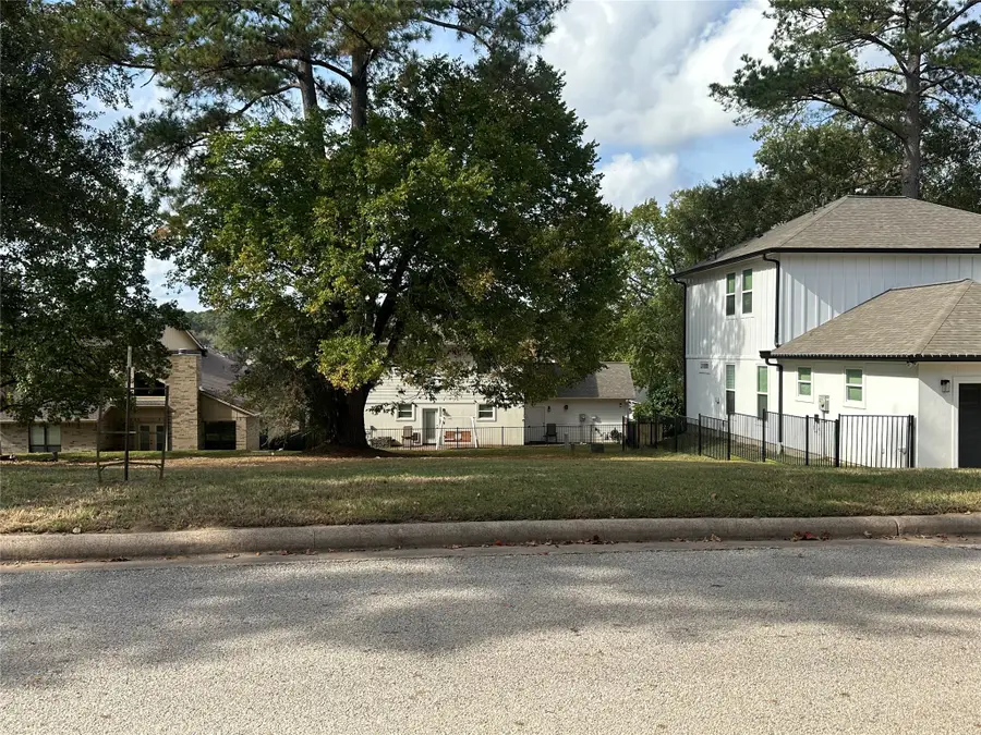 652 Cherry Hills Drive, Huntsville, TX 77340 - Image #2