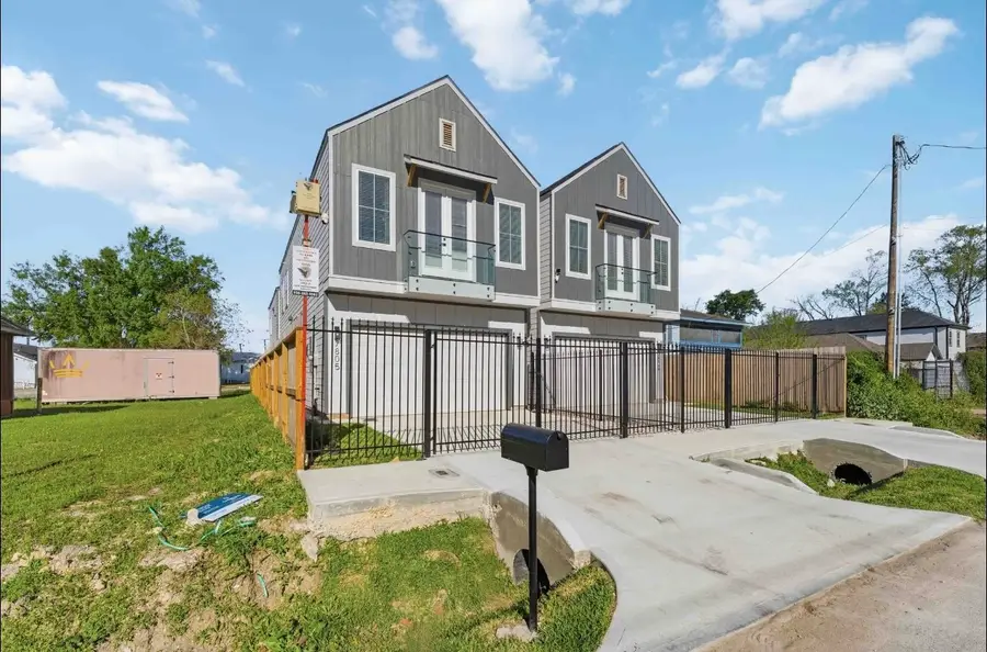 7809 Dyer St, Houston, TX 77088 - #2