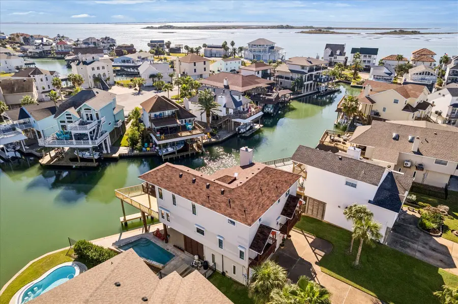 107 Bamaku Bend, Tiki Island, TX 77554 - Image #2