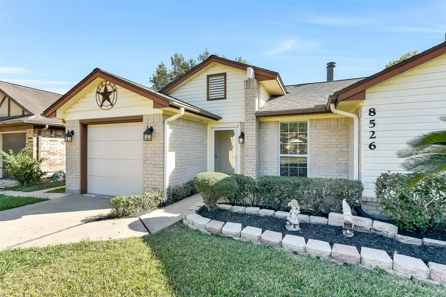 8526 Lazy Brook Lane, La Porte, TX 77571 - Image #2