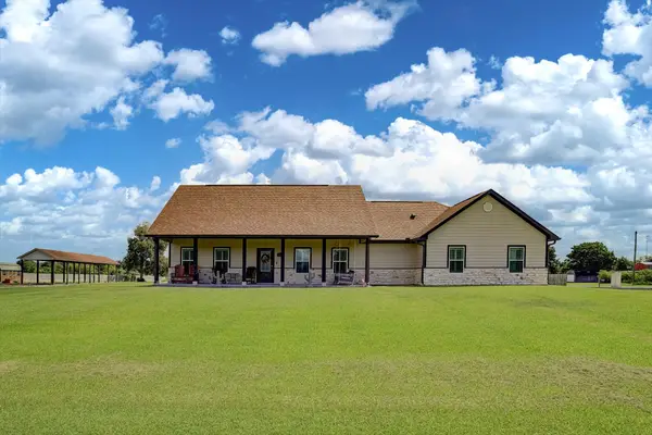 105 Baker Road, Winnie, TX 77665