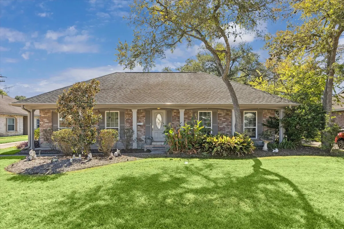 13711 Greenway Drive, Sugar Land, TX 77498 - Image #1