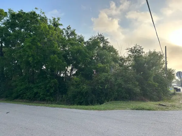 300 BLOCK Fairfield, Shoreacres, TX 77571