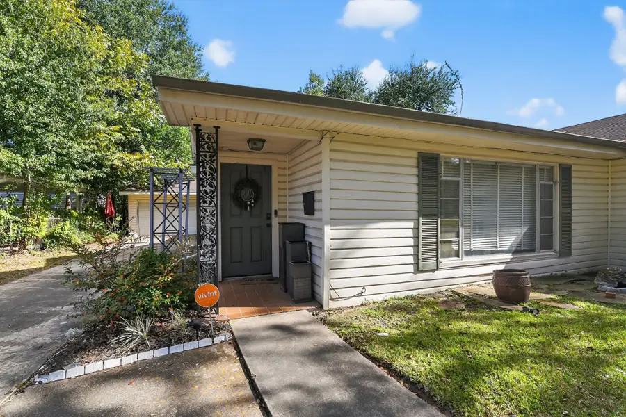 2850 Lakeview Circle, Beaumont, TX 77703 - Image #2