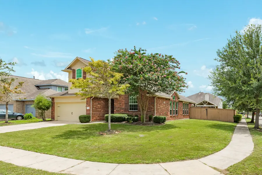 101 Long Meadow Ct, Clute, TX 77531 - #3