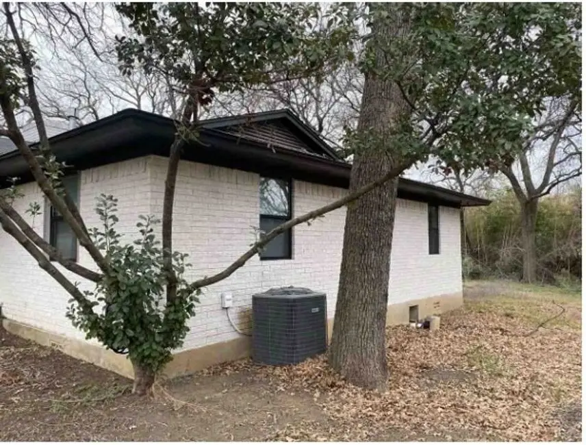3688 N Oak Avenue, Mineral Wells, TX 76067 - #2