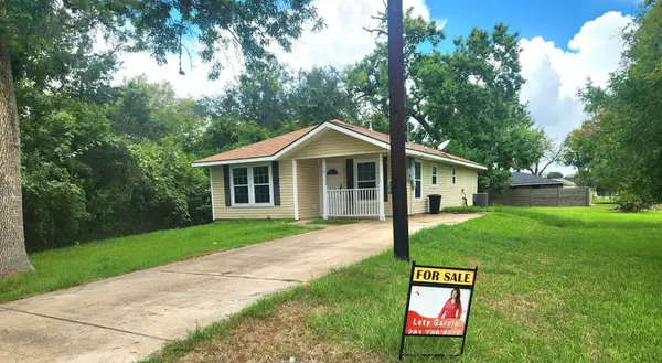 510 Charlotte St, Clute, TX 77531