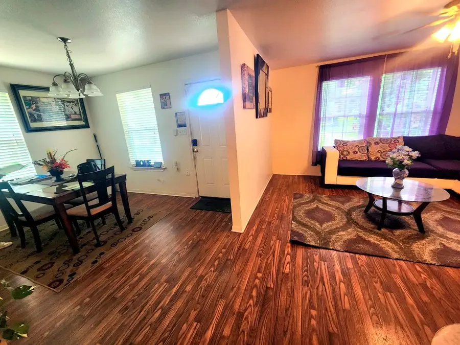 510 Charlotte St, Clute, TX 77531 - #3