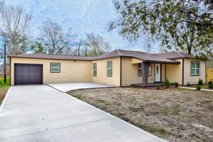 3611 Cedar Street, Damon, TX 77430 - Image #2